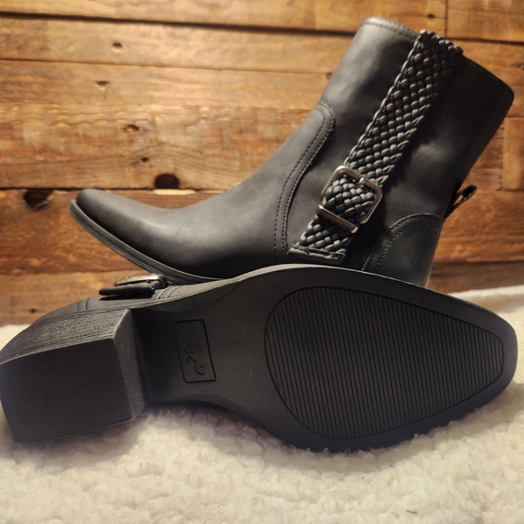 Black Ankle Boots with Braided Strap - Picture 4 of 7